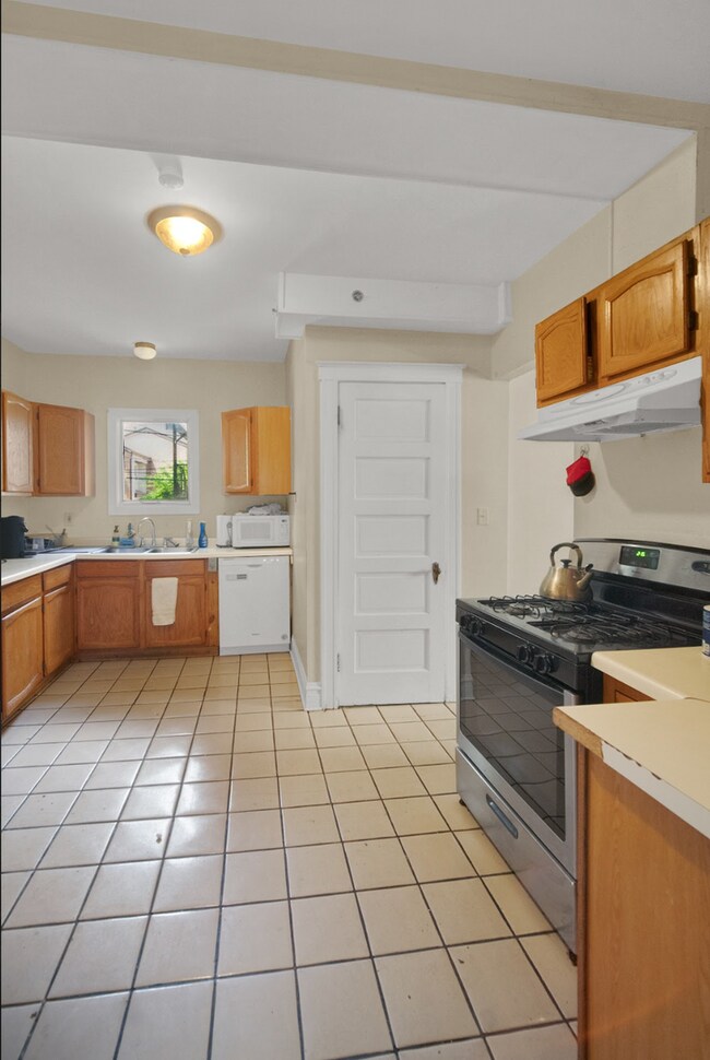 Building Photo - 807 Foster St