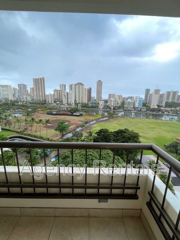 Building Photo - 2333 Kapiolani Blvd