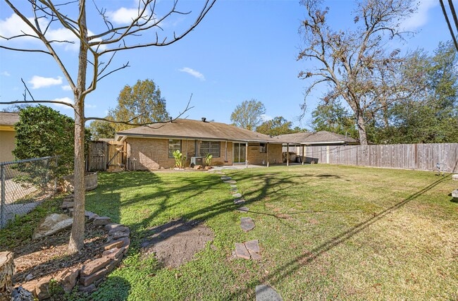 Building Photo - 2018 Woodvine Dr