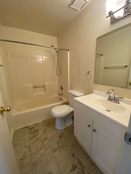 Building Photo - 105 Three Coin Way