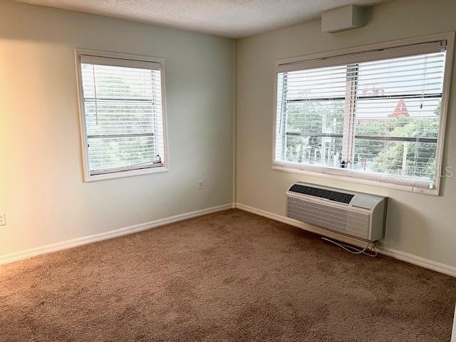 Building Photo - 406 W Azeele St
