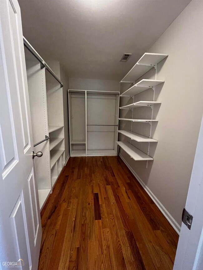 Building Photo - 1516 Bouvier Pl