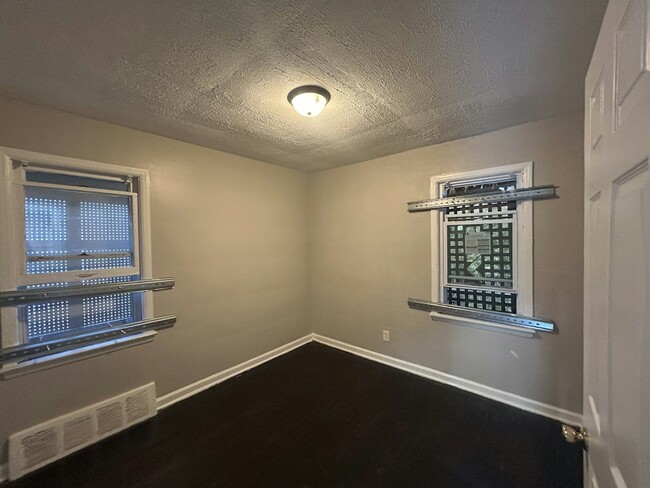 Building Photo - 16544 St Marys St