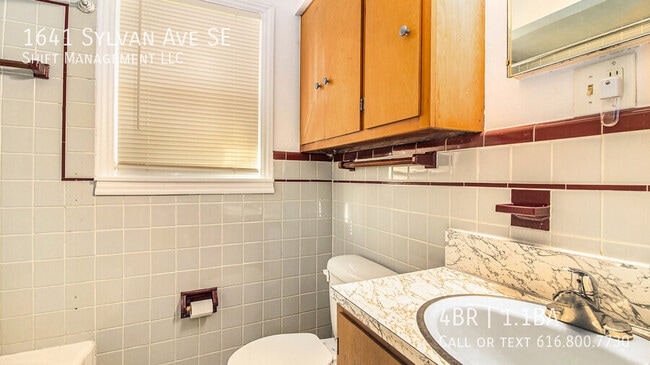 Building Photo - 1641 Sylvan Ave SE
