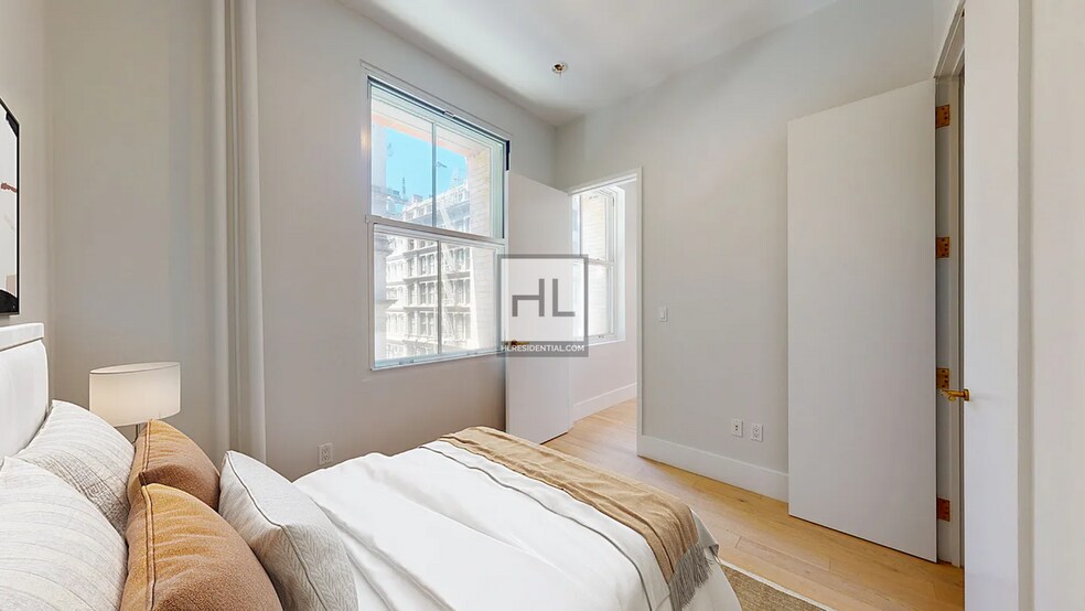 Building Photo - Beautiful 4 Bedroom 3 Bath Apartment In So...