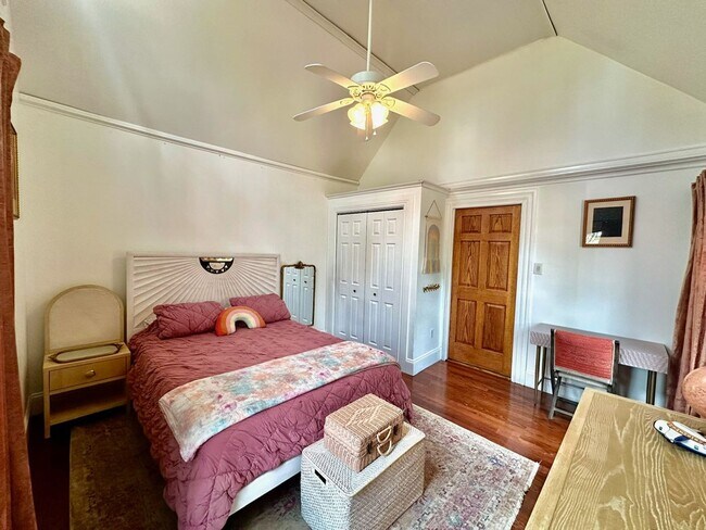 Building Photo - 516 Fourth Street 1.2 miles to CC, 4 Bed 2...