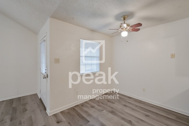 Building Photo - $1,510! 2Bed/2Bath duplex in Arlington! Apply by 12/24 to SAVE $650