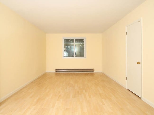 Building Photo - 670 Live Oak Ave