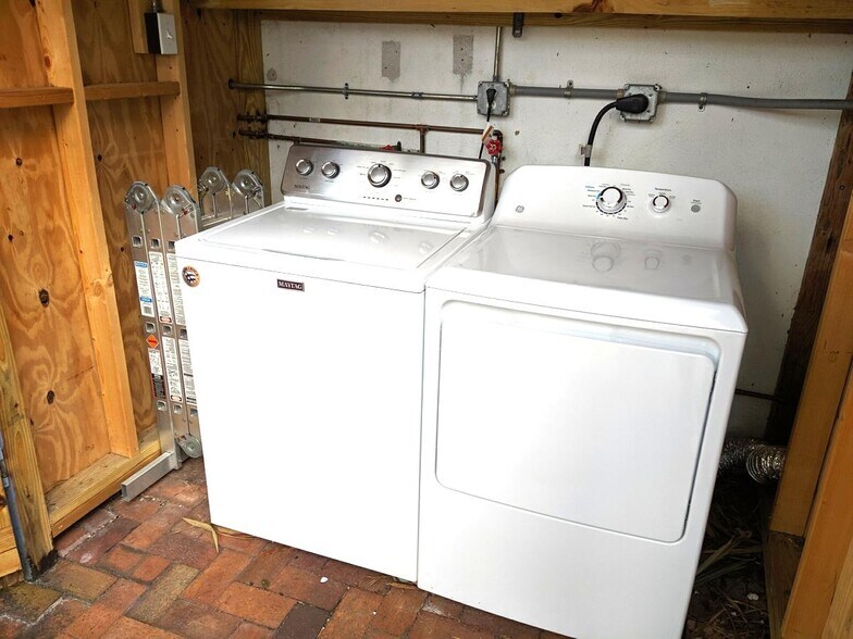 shared laundry - 1225 SW 4th Ct