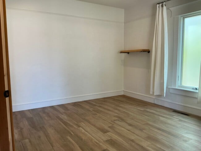 Building Photo - Beautiful 4 Bedroom 2 Bath Home in Old Tow...