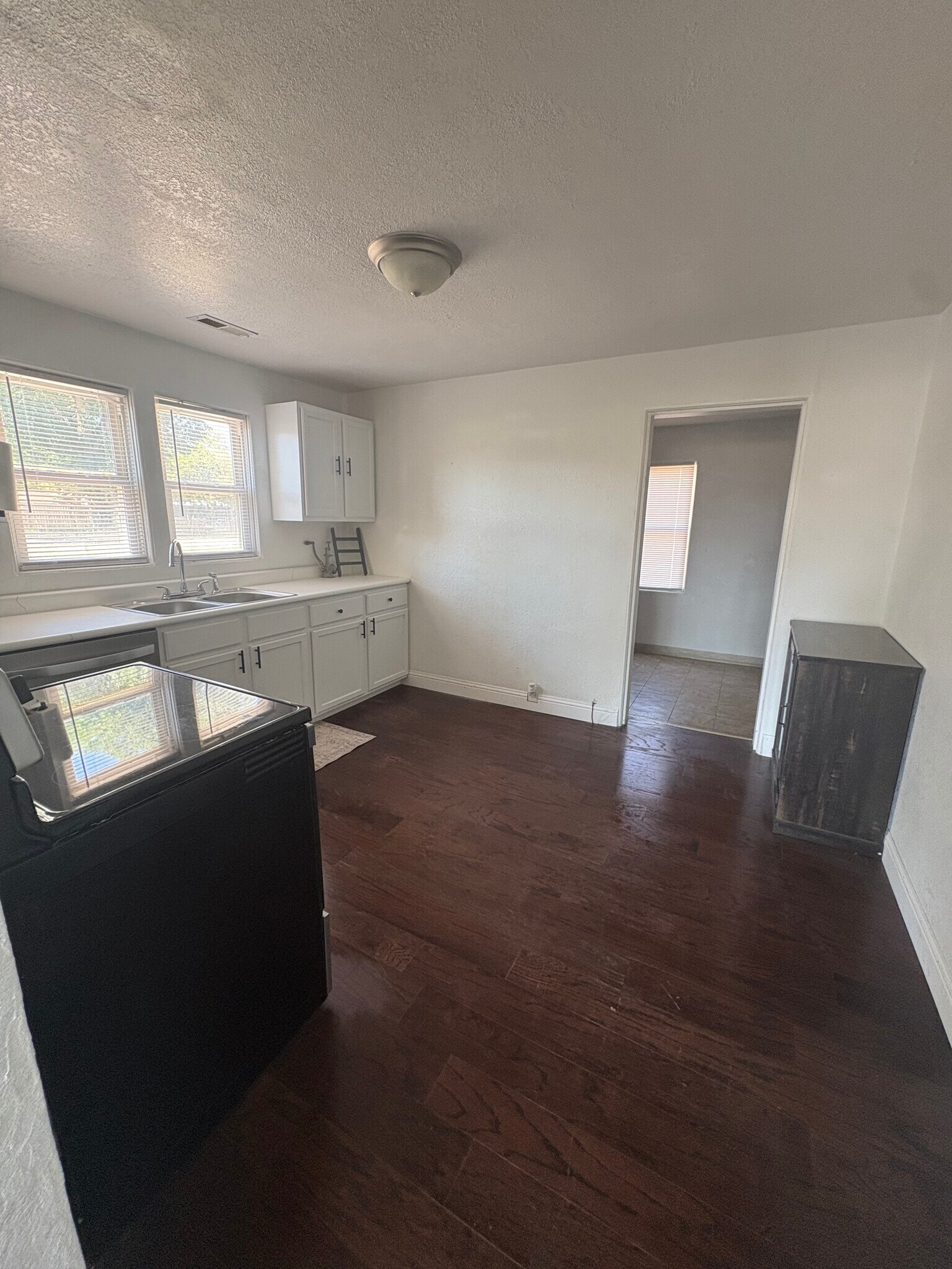 Building Photo - 1135 25th Ln