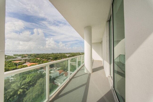 Building Photo - 2525 SW 3rd Ave