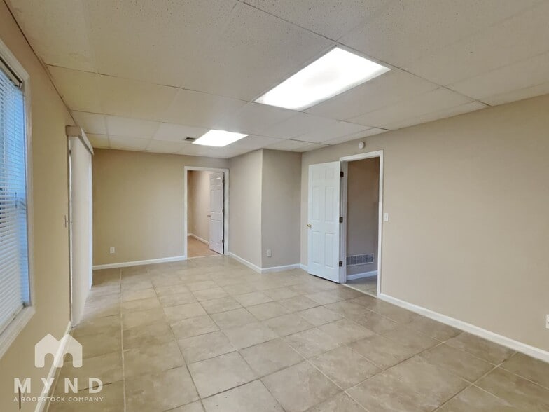 Building Photo - 123 Eagle Glen Dr