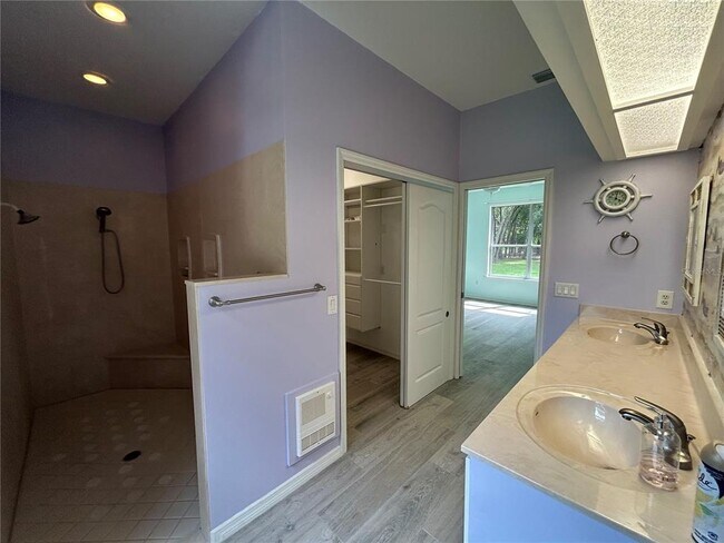 Building Photo - 5774 N Lamp Post Dr