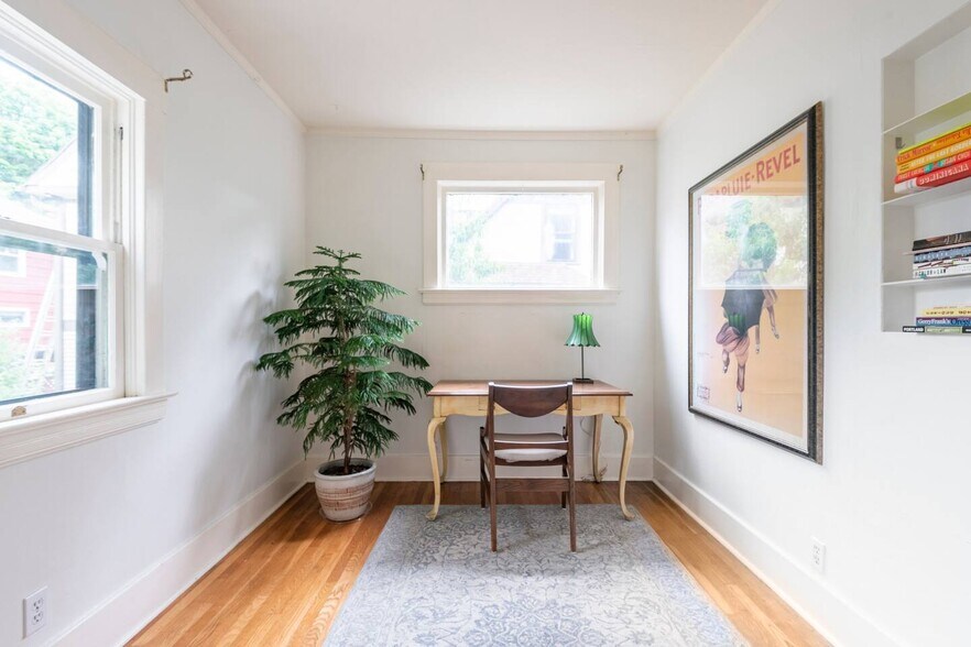 Building Photo - 1320 SE 28th Ave