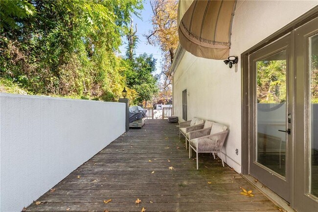 Building Photo - 4200 Roswell Rd NE