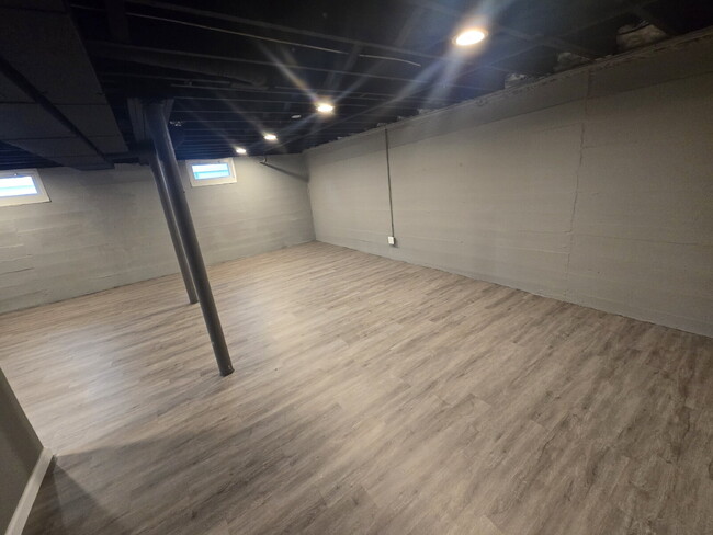 Building Photo - "3-Bed Home on Briarwood Rd: Spacious 1895...
