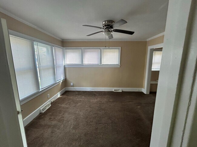 Building Photo - 2035 Barrows St
