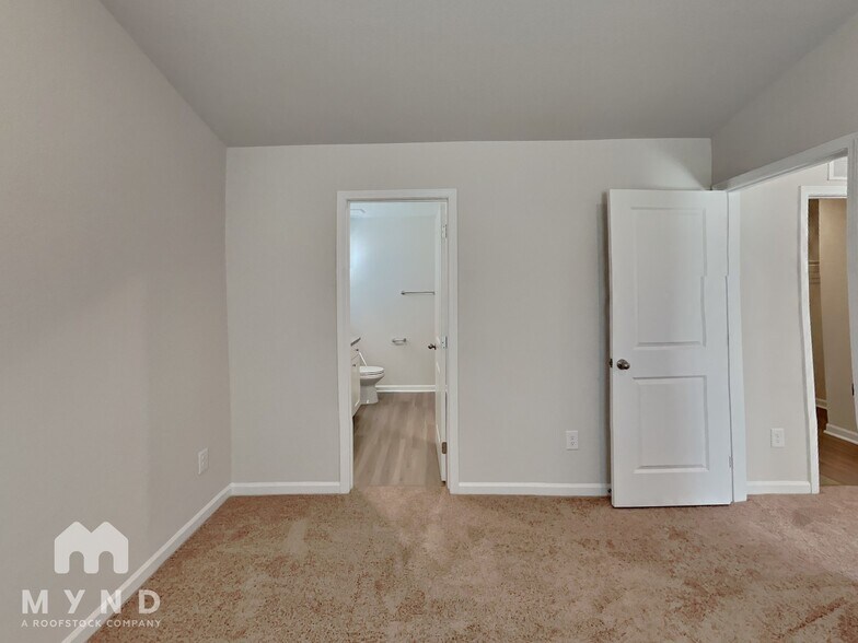 Building Photo - 380 Taverners Ln