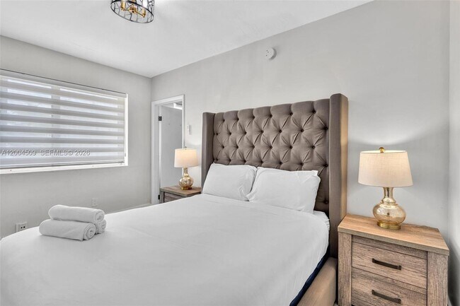 Building Photo - 10000 E Bay Harbor Dr