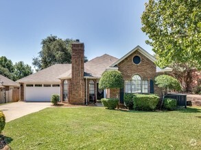 Building Photo - 2121 Aspenwood Dr N