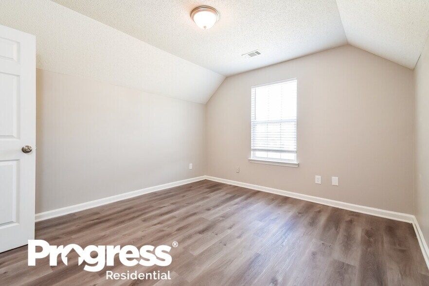 Building Photo - 6640 Delaware Bend