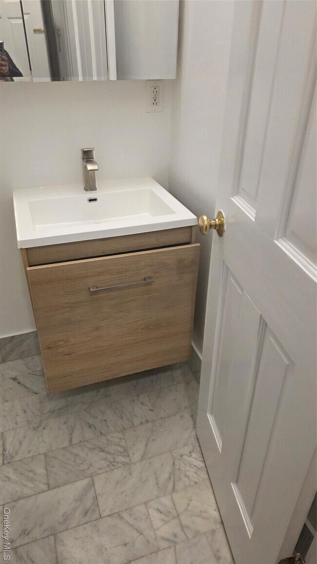 Building Photo - 3 Main St