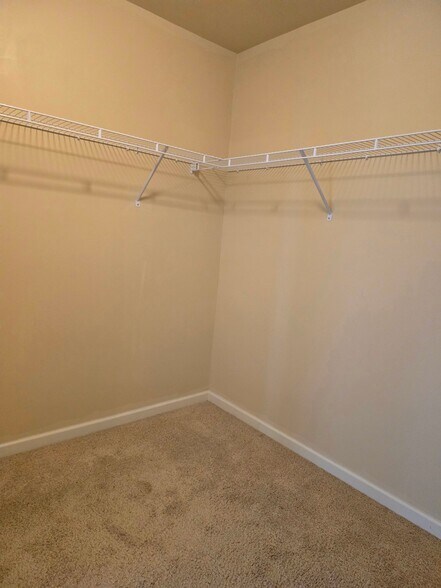 Building Photo - 245 Silver Willow Walk