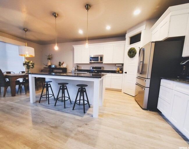 Building Photo - Beautiful 4 Bedroom Home, Bluffdale, 2827 ...