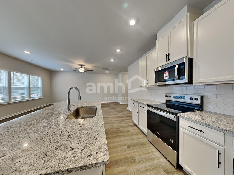 Building Photo - 4001 Zepelin Wy