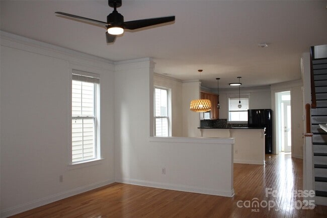 Building Photo - 541 Jetton St