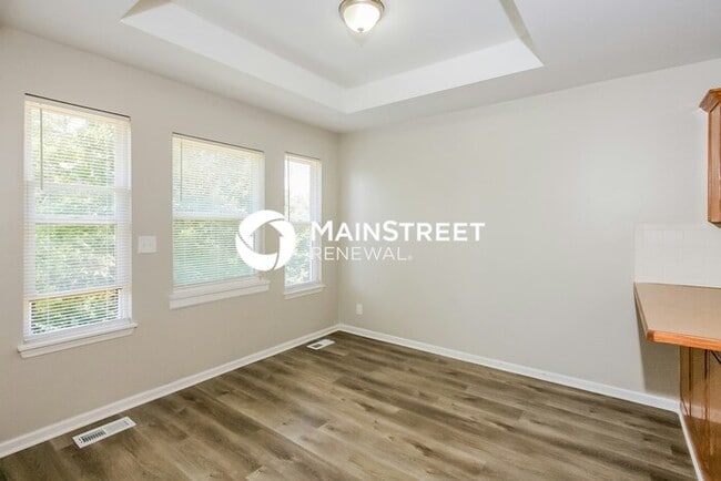 Building Photo - 4 Bedroom Pet-Friendly Home in KANSAS CITY, MO with Main Street Renewal
