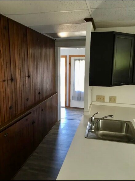 Building Photo - 1049 Danby Rd