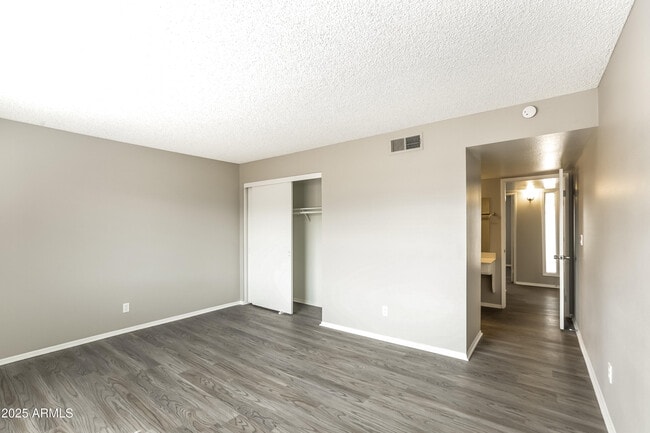 Building Photo - 6413 W Mission Ln