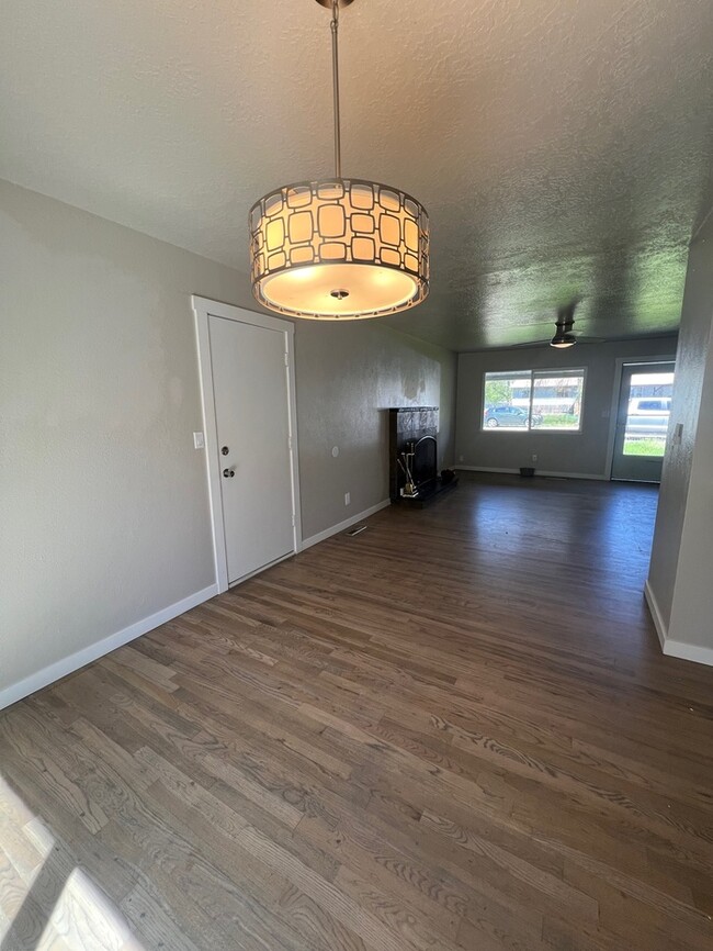 Building Photo - 3 Bed 2 Bath Home in Boise!