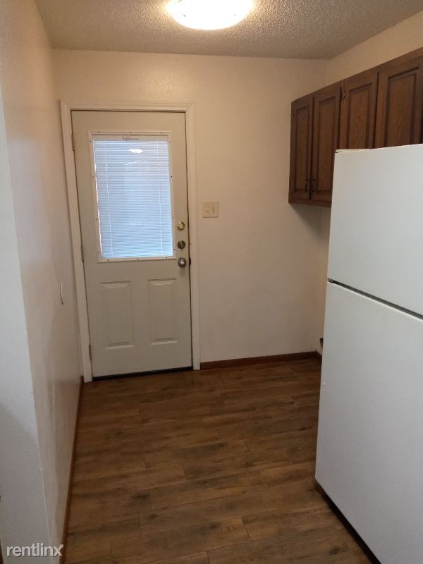 Building Photo - 6040 Bedford Dr