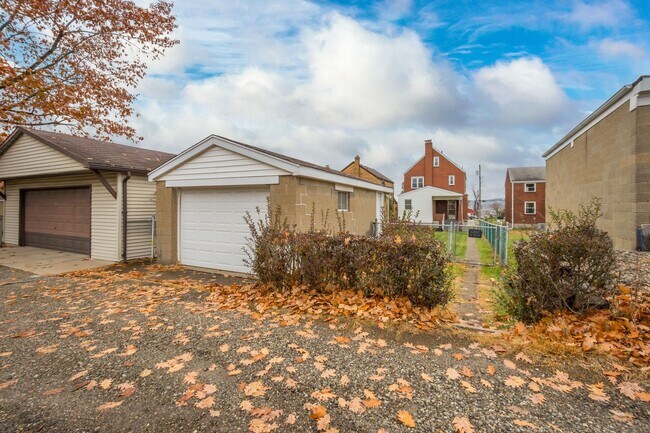 Building Photo - READY FOR MOVE IN! Check out this STUNNING 3 bedroom in Munhall!