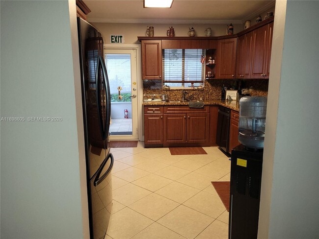 Building Photo - 6021 SW 62nd Pl