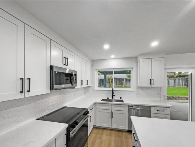 Building Photo - 7952 Summerplace Dr