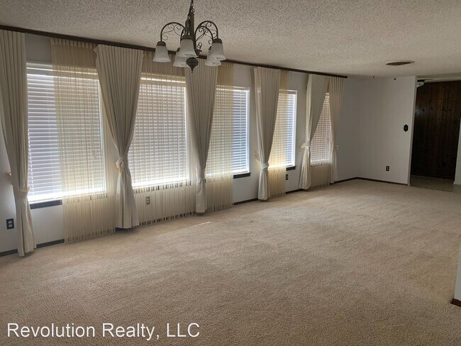 Building Photo - 3 br, 2 bath House - 1900 Carlyle Drive