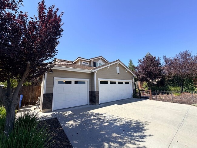 Building Photo - 2462 Winding Brook Rd