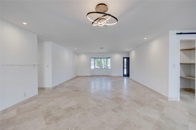 Building Photo - 2742 SE 11th St