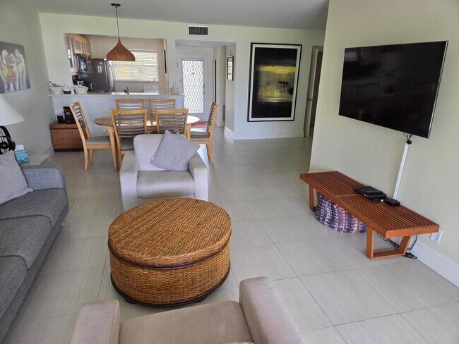 Building Photo - 1831 Sabal Palm Dr