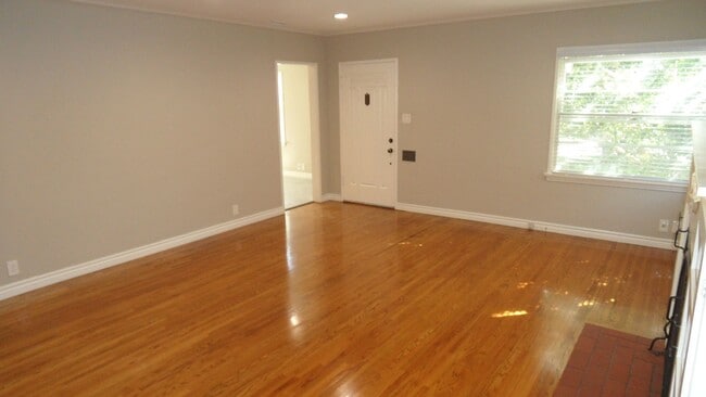 Building Photo - Old Towne Orange Single-Story 2BR, 1BA w/ ...
