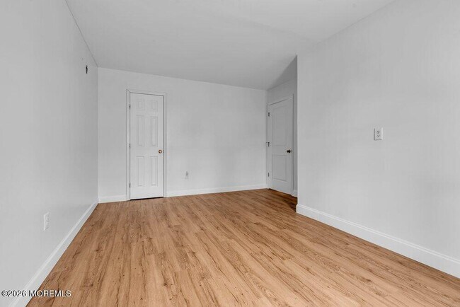 Building Photo - 11 Sutton Dr