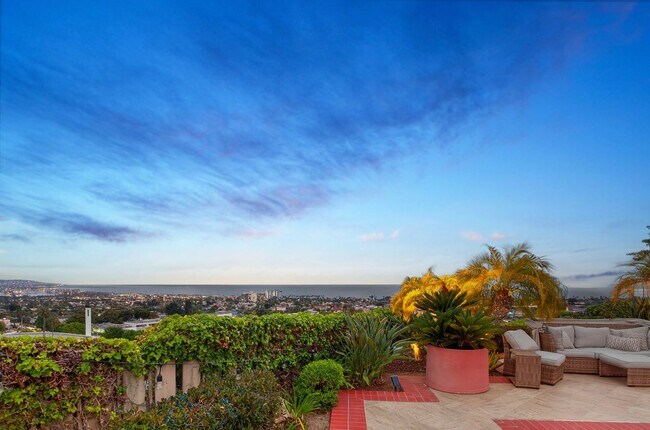 Building Photo - Amazing La Jolla North PB home with panoramic views of the ocean, bay and downtown
