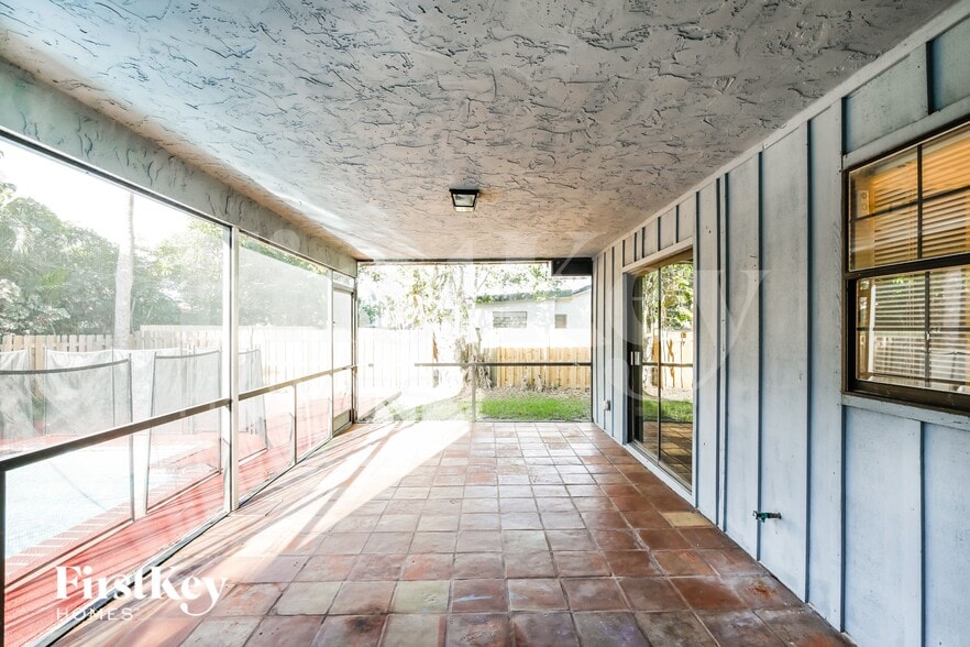 Building Photo - 4555 Palm Ridge Blvd