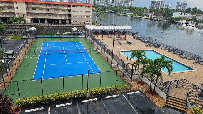 Building Photo - 2017 S Ocean Dr