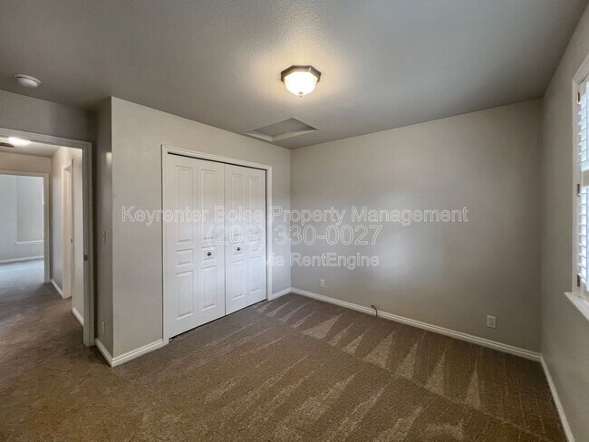 Building Photo - 2403 E Indian Creek Dr