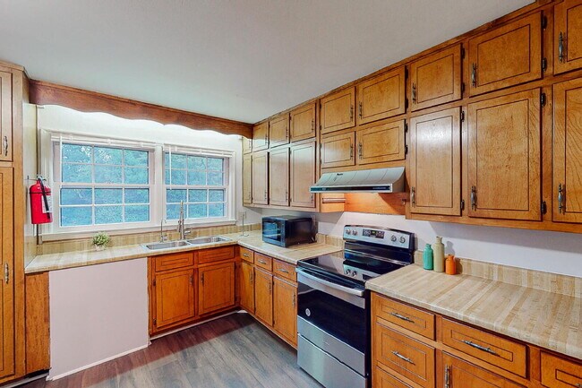 Building Photo - THE PLOVER | Enjoy a spacious split-level home in Jonesboro designed for comfort, privacy, and ea...